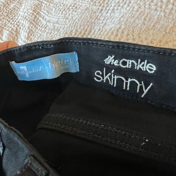 7 for All Mankind Bair The Ankle Skinny Blacked Distressed Jeans Size 26 - Picture 7 of 11